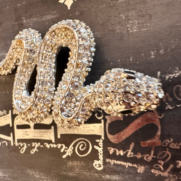 Vintage Bebe brooch. Goth, regency, vamp, glam, whimsy goth - Picture 4 of 6